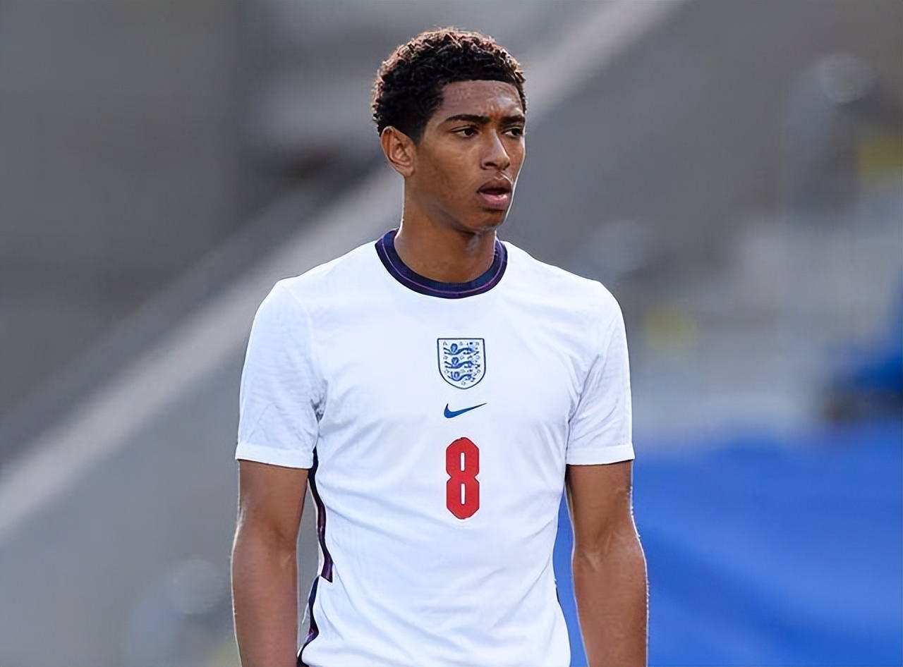 意甲最新积分战报 又是1球小胜！AC米兰3连胜 超国米那不勒登顶（意甲积分新态势：AC米兰再以一球险胜取三连胜，力压国米与那不勒斯登顶）