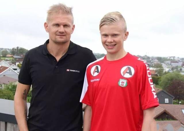 曼联英超15轮4-1胜狼队，近3轮不败，B费2射1传，助球队冲至第六，有望重返欧冠区。