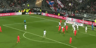 博主：河南队今天下午飞往上海，随后将与海港热身