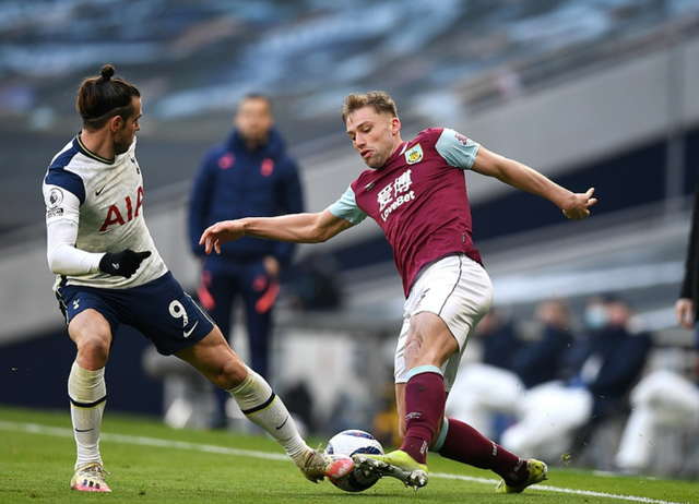 火箭主场大胜太阳，汤普森31分+杜兰特28+8助球队登顶西部第二