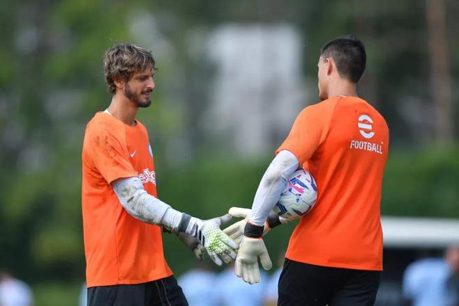 两粒禁区外欧冠进球被拿来与皮耶罗比较，福登：我很荣幸