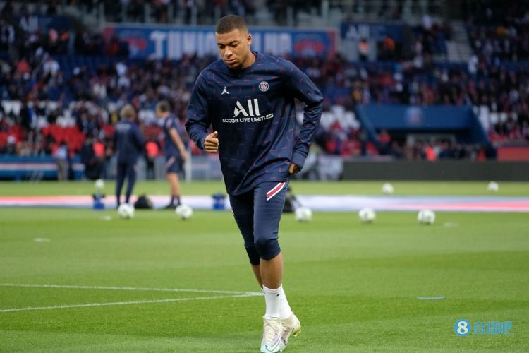 高颜值一家人！排球世界冠军晒全家福，两儿一女粉雕玉琢漂亮可爱